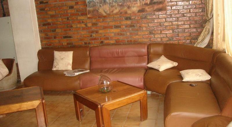 Pelikan Hotel Mbarara Extérieur photo