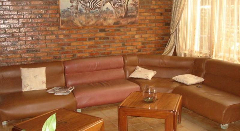 Pelikan Hotel Mbarara Extérieur photo